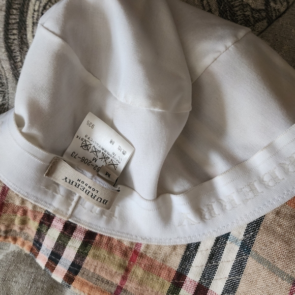 Burberry Plaid Bucket Unisex Hat with Side Zip Pocket -Beige, Black, Red Size M - Picture 2 of 2